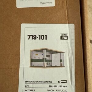 Wooden Simulation Garage Model - White and Green